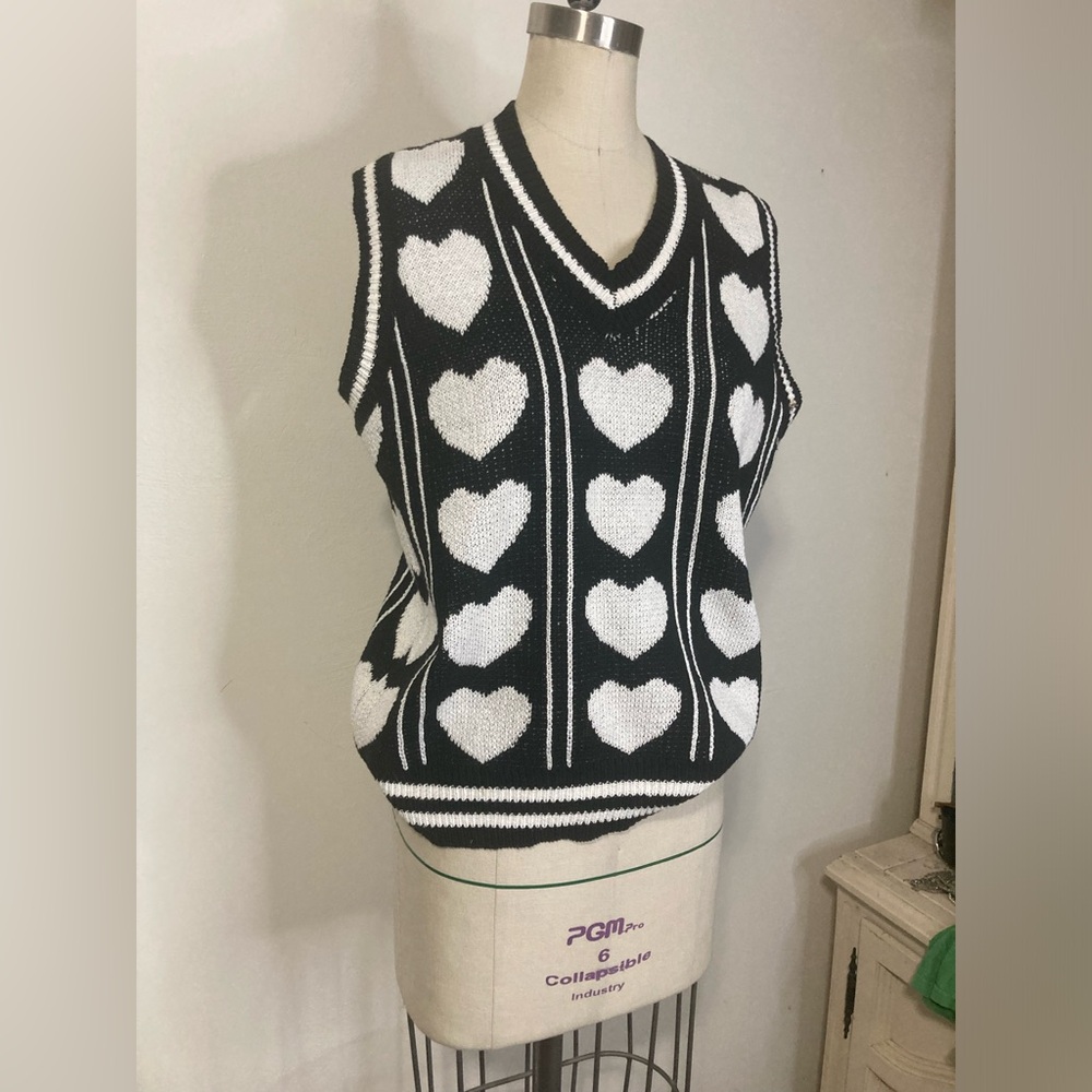 Cute vintage heart knit sweater 💜